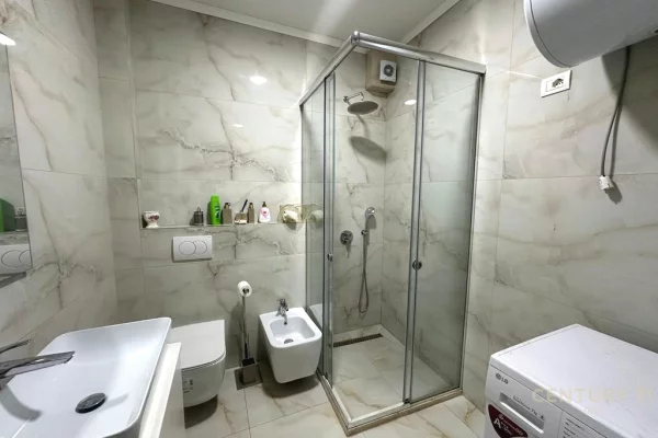 Shtepi me qera Apartament ne Tirane, 2+1, Mobilimi E mobiluar, Pagesa 1,300  Euro.