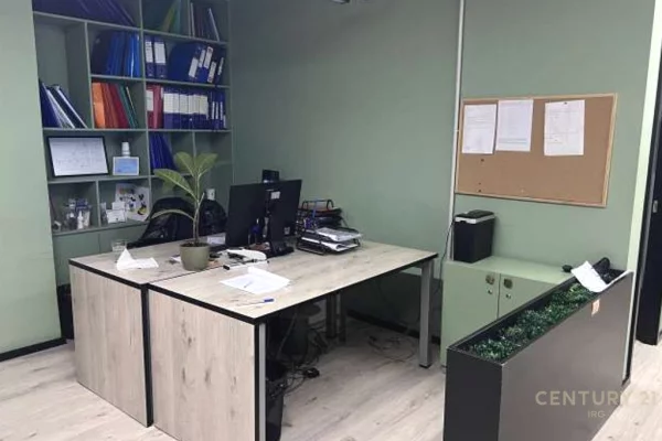 Ambient biznesi me qera 3+1 ne Tirane - 2,000 Euro