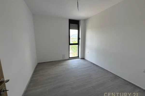 Shtepi ne shitje Apartament ne Tirane, 3+1, Mobilimi Bosh, pa mobiluar, Pagesa 128,000  Euro.