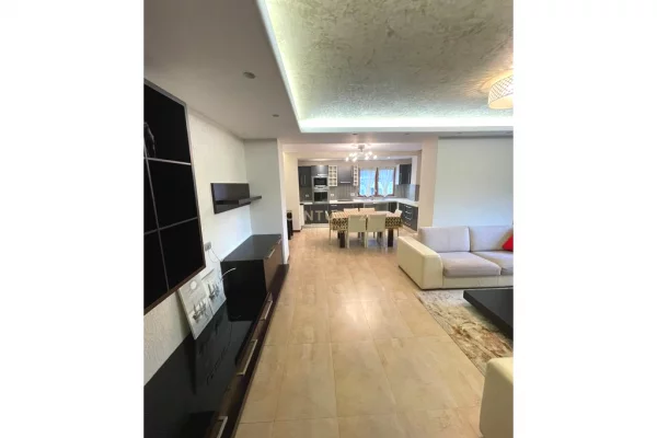 Shtepi me qera 2+1 ne Tirane - 900 Euro