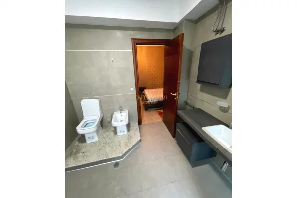 Shtepi me qera Apartament ne Tirane, 2+1, Mobilimi E mobiluar, Pagesa 900  Euro.