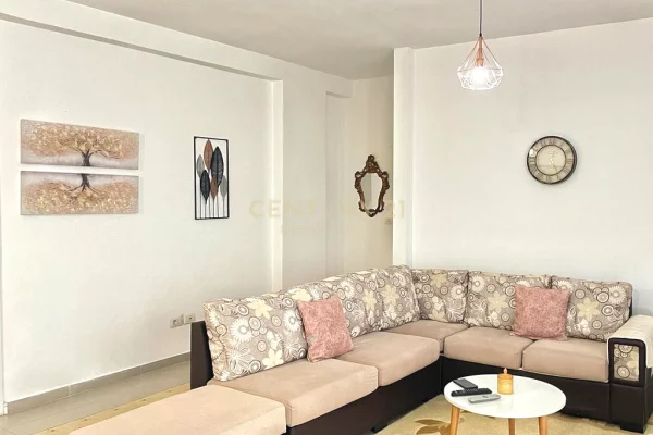 Shtepi me qera 2+1 ne Tirane - 940 Euro