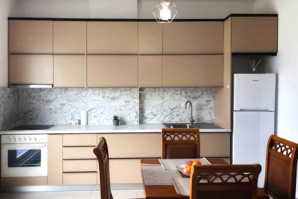 Shtepi me qera 2+1 ne Tirane - 940 Euro