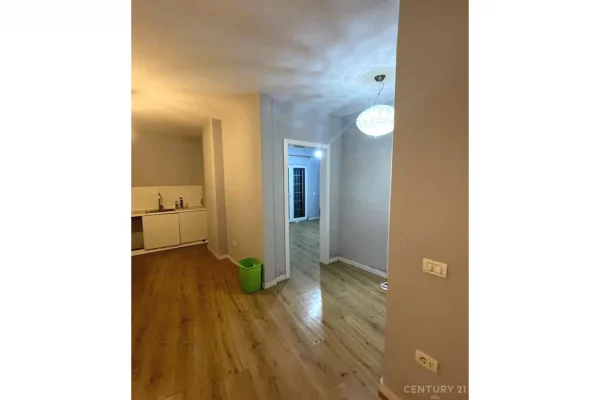 Shtepi ne shitje Apartament ne Tirane, 1+1, Mobilimi Bosh, pa mobiluar, Pagesa 170,000  Euro.