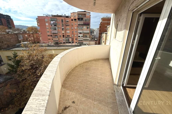 Shtepi ne shitje Apartament ne Tirane, 1+1, Mobilimi Bosh, pa mobiluar, Pagesa 170,000  Euro.