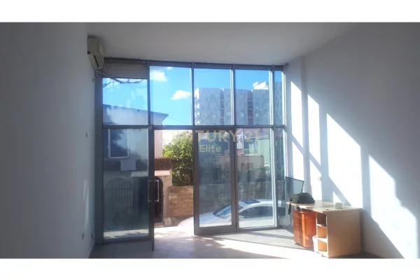 Ambient biznesi ne shitje 1+1 ne Tirane - 126,000 Euro