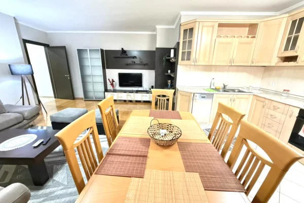 Shtepi me qera Apartament ne Tirane, 2+1, Mobilimi E mobiluar, Pagesa 1,100  Euro.