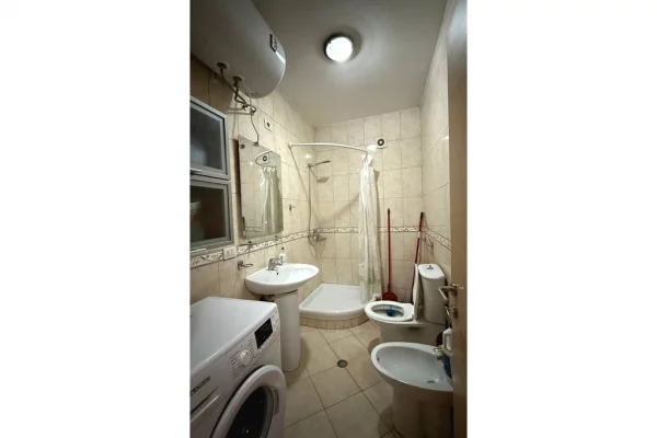 Shtepi me qera Apartament ne Tirane, 1+1, Mobilimi E mobiluar, Pagesa 550  Euro.