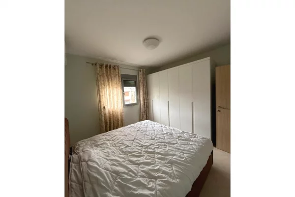 Shtepi ne shitje Apartament ne Tirane, 1+1, Mobilimi E mobiluar, Pagesa 125,000  Euro.