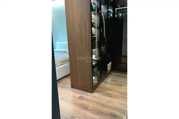 Shtepi ne shitje Apartament ne Tirane, 2+1, Mobilimi E mobiluar, Pagesa 360,000  Euro.