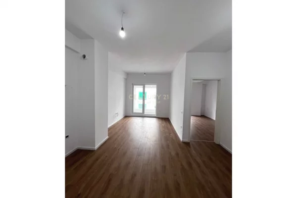 Shtepi ne shitje Apartament ne Tirane, 1+1, Mobilimi E mobiluar, Pagesa 115,000  Euro.