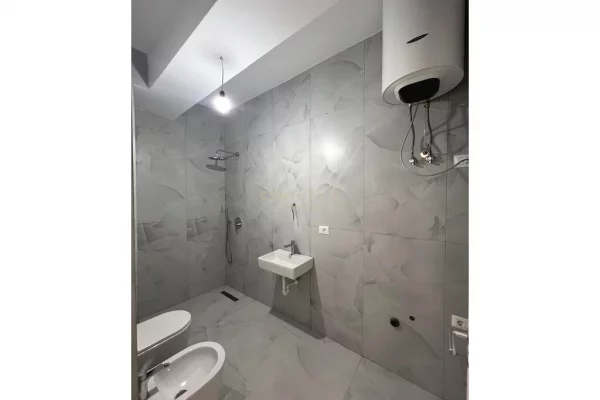 Shtepi ne shitje Apartament ne Tirane, 1+1, Mobilimi E mobiluar, Pagesa 115,000  Euro.