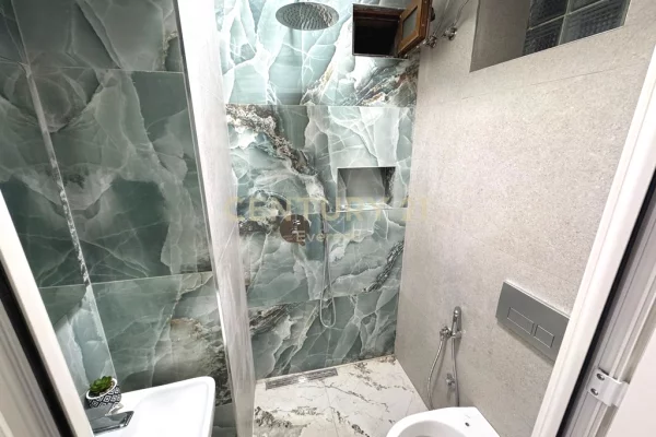 Shtepi ne shitje Apartament ne Tirane, Garsoniere, Mobilimi E mobiluar, Pagesa 108,000  Euro.