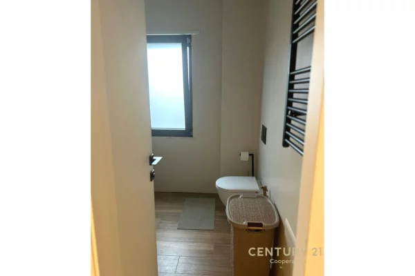 Shtepi ne shitje Apartament ne Tirane, 2+1, Mobilimi E mobiluar, Pagesa 288,000  Euro.