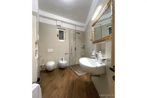 Shtepi ne shitje Apartament ne Tirane, 2+1, Mobilimi E mobiluar, Pagesa 165,000  Euro.