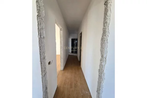 Shtepi ne shitje Apartament ne Tirane, 2+1, Mobilimi Bosh, pa mobiluar, Pagesa 135,000  Euro.