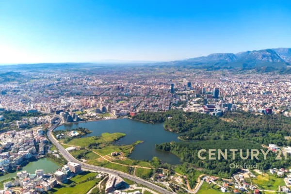 Truall ose Toke ne Tirane - 210,000 Euro