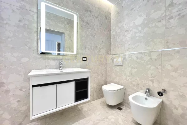 Shtepi me qera Apartament ne Tirane, 3+1, Mobilimi E mobiluar, Pagesa 1,300  Euro.