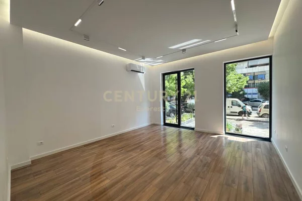 PRANE SQUARE 21, JAPIM AMBIENT KOMERCIAL ME QIRA