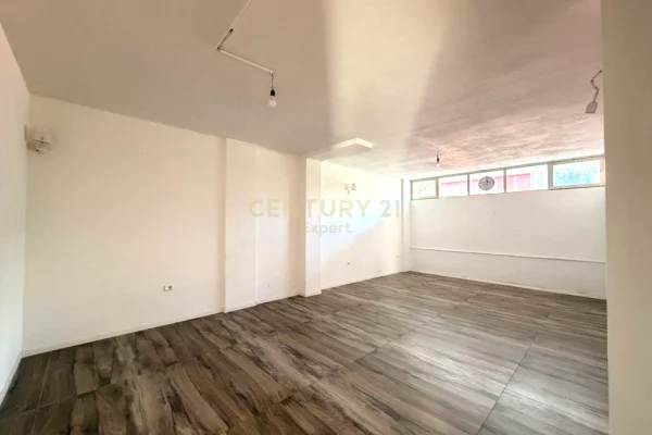Ambient biznesi me qera 7+1 ne Tirane - 3,500 Euro