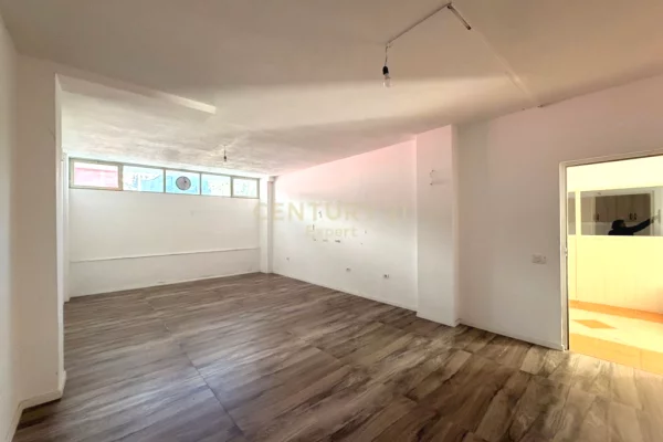 Ambient biznesi me qera 7+1 ne Tirane - 3,500 Euro