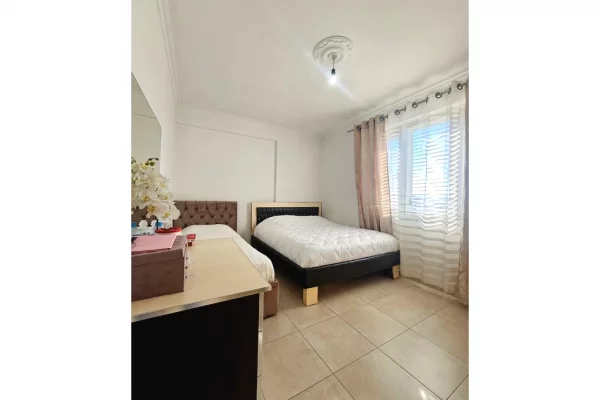 Shtepi ne shitje Apartament ne Tirane, 2+1, Mobilimi E mobiluar, Pagesa 140,000  Euro.