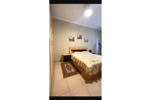 Shtepi ne shitje Apartament ne Tirane, 2+1, Mobilimi E mobiluar, Pagesa 135,000  Euro.