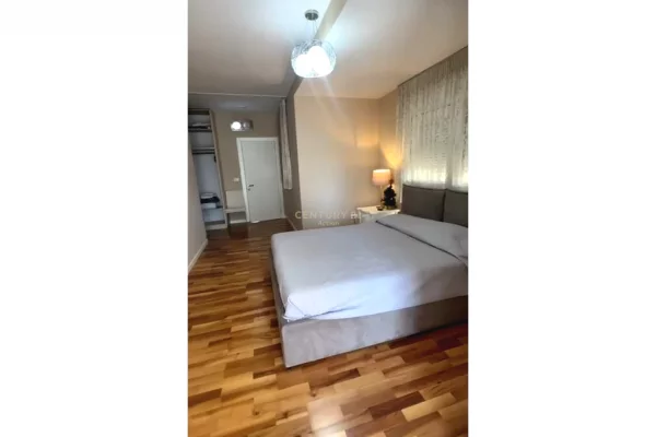 Shtepi me qera Apartament ne Tirane, 1+1, Mobilimi E mobiluar, Pagesa 750  Euro.
