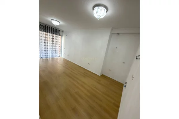 Shtepi ne shitje Apartament ne Tirane, 2+1, Mobilimi E mobiluar, Pagesa 112,000  Euro.
