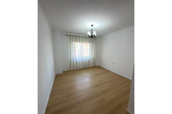 Shtepi ne shitje Apartament ne Tirane, 1+1, Mobilimi Pjeserisht e mobiluar, Pagesa 91,000  Euro.