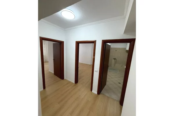 Shtepi ne shitje Apartament ne Tirane, 1+1, Mobilimi Pjeserisht e mobiluar, Pagesa 91,000  Euro.