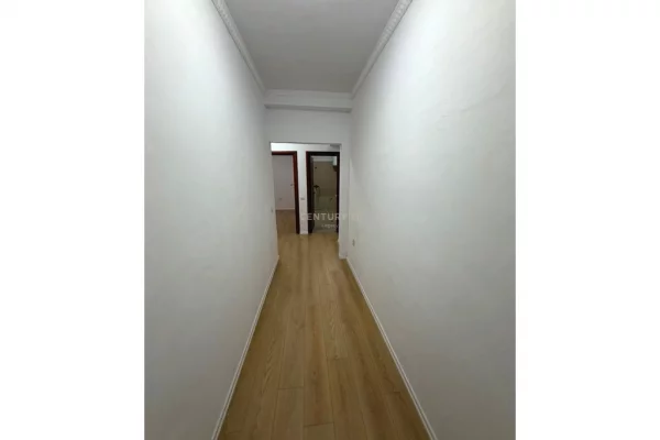 Shtepi ne shitje Apartament ne Tirane, 1+1, Mobilimi Pjeserisht e mobiluar, Pagesa 91,000  Euro.