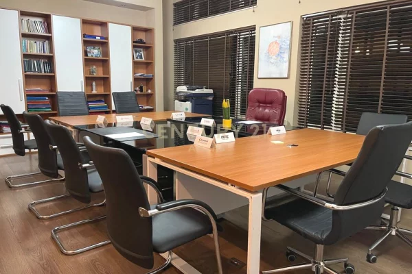 Ambient biznesi me qera 3+1 ne Tirane - 1,500 Euro