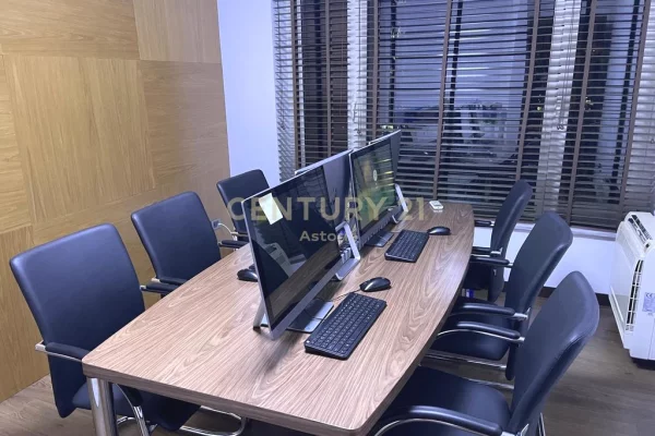 Ambient biznesi me qera 3+1 ne Tirane - 1,500 Euro