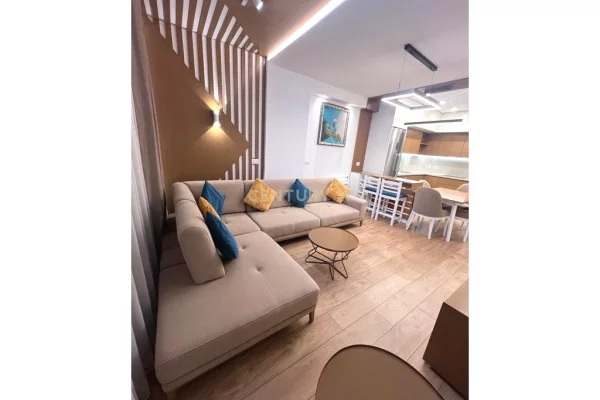 Shtepi me qera 2+1 ne Tirane - 900 Euro