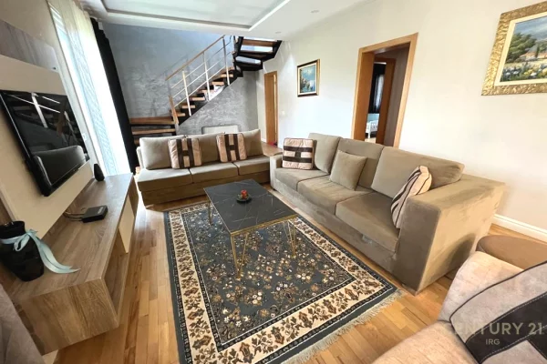 Shtepi me qera 5+1 ne Tirane - 1,000 Euro