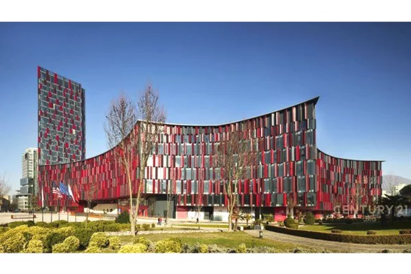 Ambient biznesi me qera 3+1 ne Tirane - 900 Euro