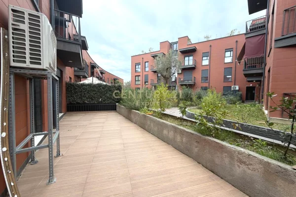 Shtepi me qera 2+1 ne Tirane - 1,100 Euro