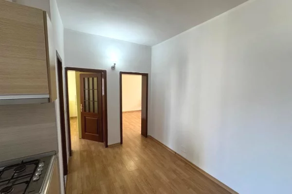 Shtepi ne shitje Apartament ne Vlore, 1+1, Mobilimi E mobiluar, Pagesa 86,000  Euro.