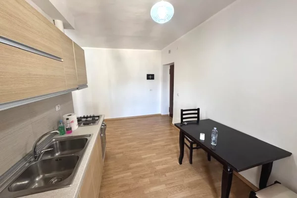 Shtepi ne shitje Apartament ne Vlore, 1+1, Mobilimi E mobiluar, Pagesa 86,000  Euro.
