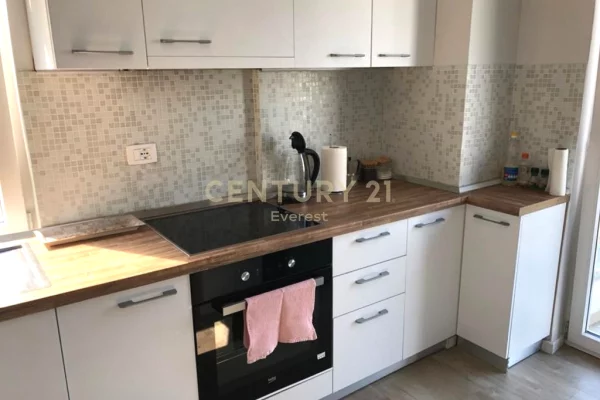 Shtepi me qera Apartament ne Tirane, 2+1, Mobilimi E mobiluar, Pagesa 600  Euro.