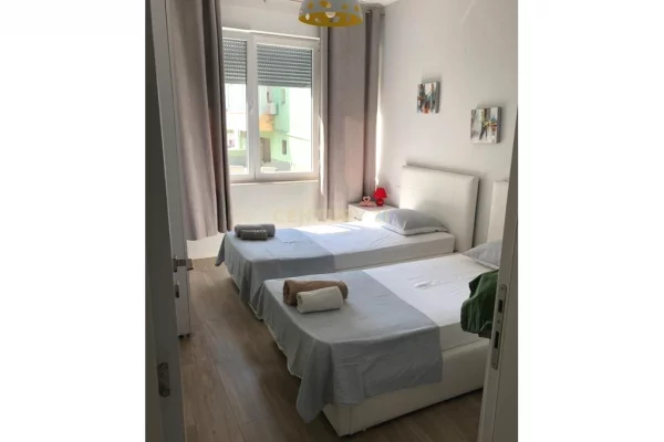 Shtepi me qera Apartament ne Tirane, 2+1, Mobilimi E mobiluar, Pagesa 600  Euro.
