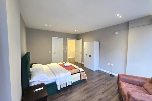 Shtepi me qera Apartament ne Tirane, 2+1, Mobilimi E mobiluar, Pagesa 550  Euro.