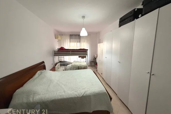 Shtepi ne shitje Apartament ne Tirane, 1+1, Mobilimi E mobiluar, Pagesa 105,000  Euro.