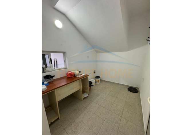 Qira, Ambient, Rruga Mine Peza