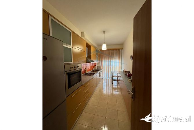 Shtepi me qera 2+1 ne Tirane - 650 Euro