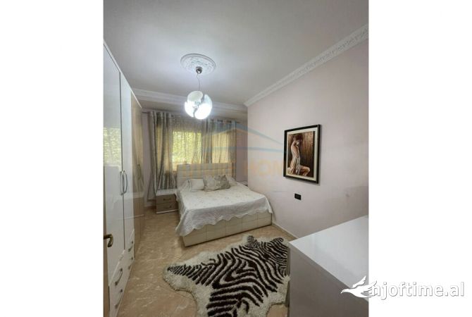 Shtepi me qera 3+1 ne Tirane - 850 Euro