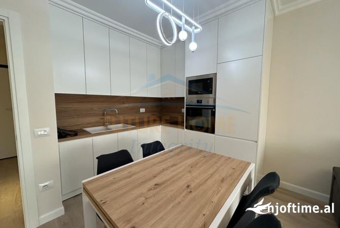 Shtepi me qera 2+1 ne Tirane - 1,200 Euro