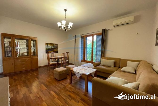 Shtepi me qera 2+1 ne Tirane - 700 Euro