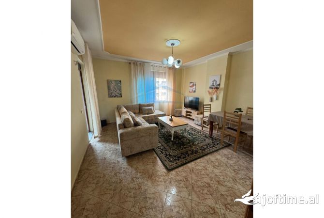 Shtepi me qera 2+1 ne Tirane - 750 Euro